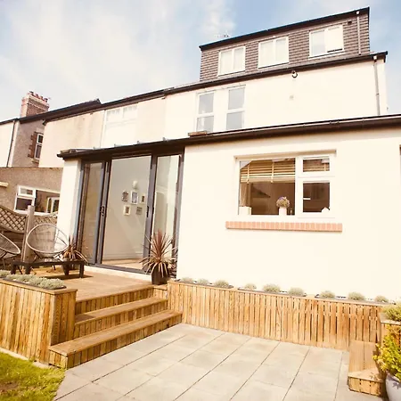 Stunning Coastal Retreat Whitley Bay Sleeps 9 Apartment Exterior photo