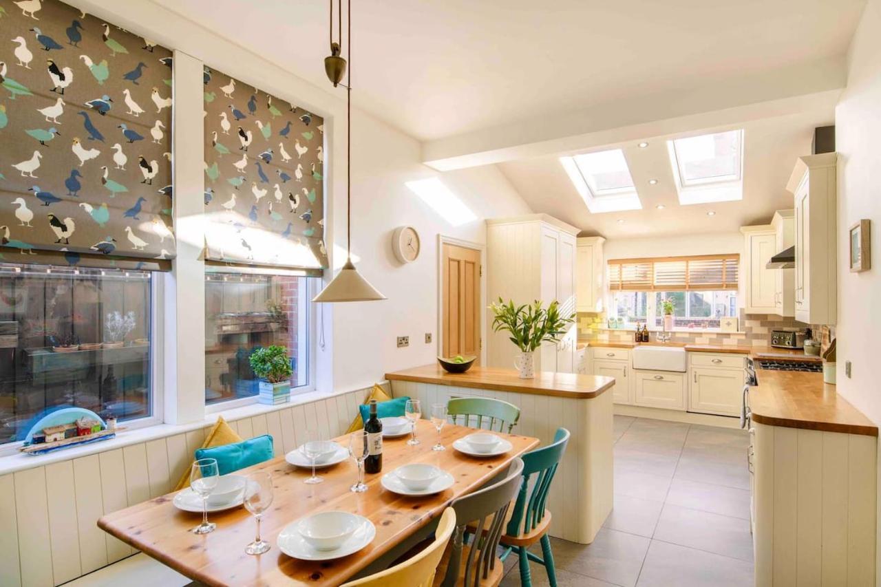 Stunning Coastal Retreat Sleeps 9