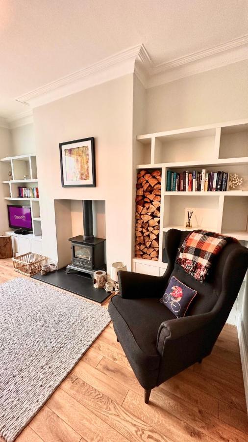 Stunning Coastal Retreat Sleeps 9